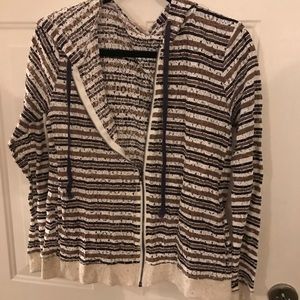 Hem and thread small hoodie